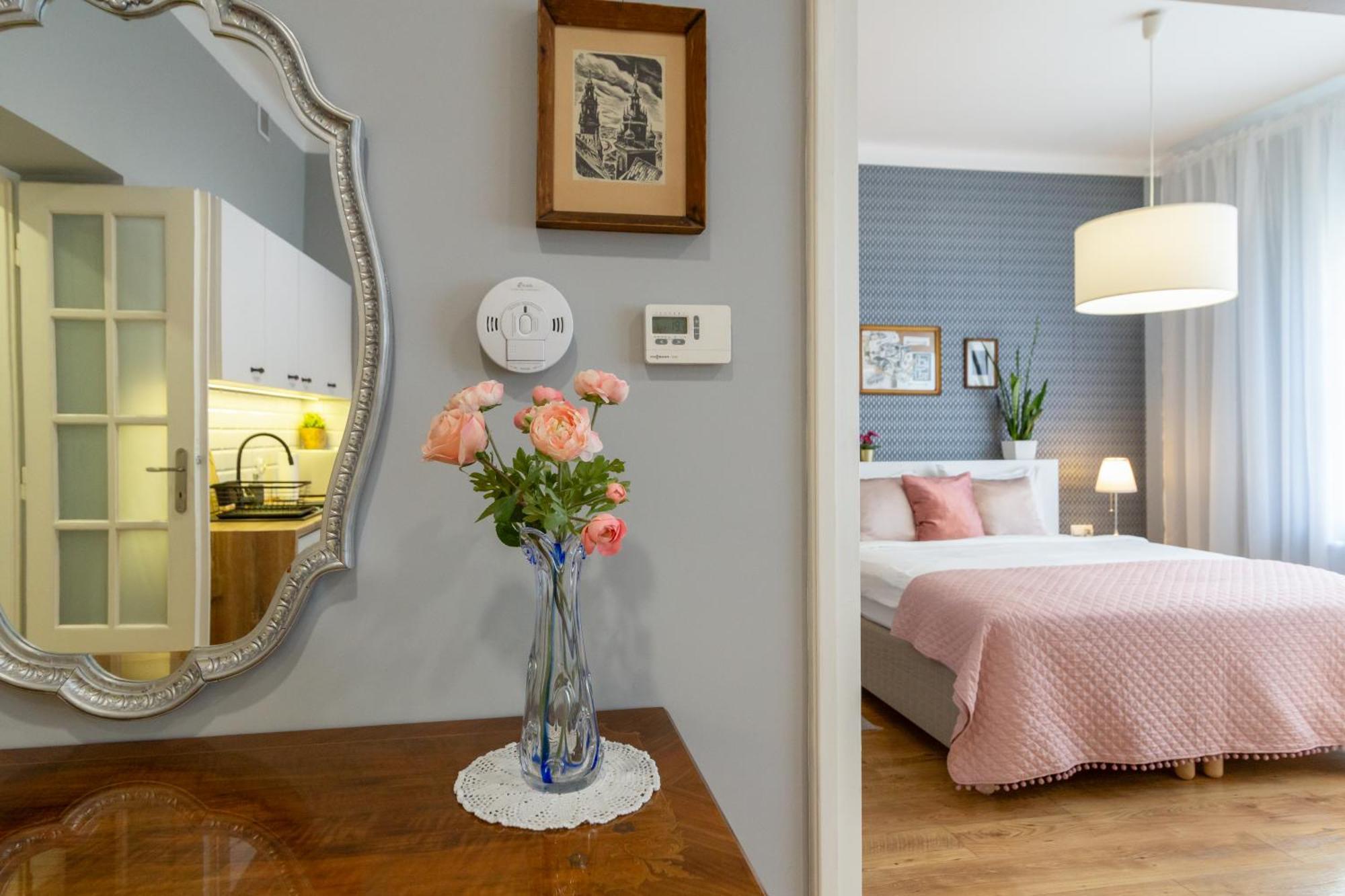 Smile Apartments Center Krakow Old Town Luaran gambar
